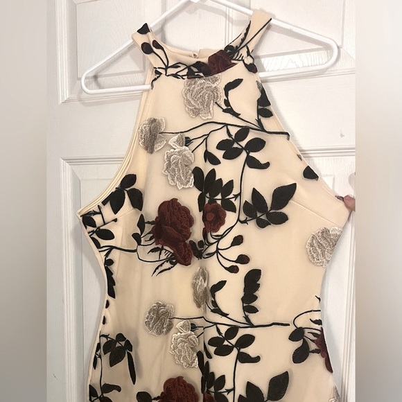 Kimcine Curve Ivory Floral Embroidered Overlay Scuba Dress - Picture 3 of 7